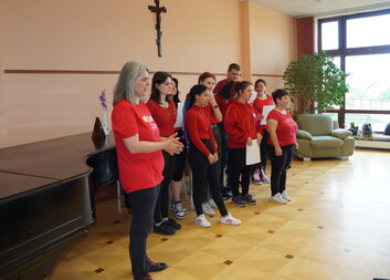 Posezení s písničkou a zákuskem