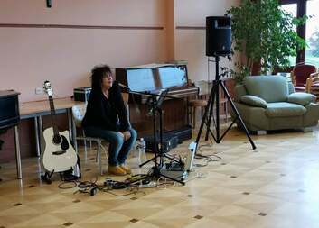 Navštívila nás písničkářka Štěpánka Toutová