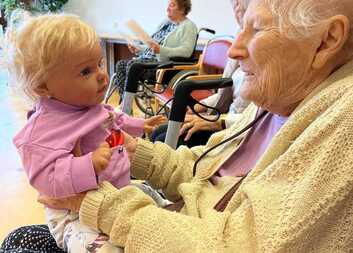 Panenky Reborn přijely za našimi seniory